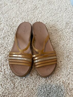Crocs Isabella Mini Wedge Sandals Women’s 8 Bronze Multi Strap Slide Comfort